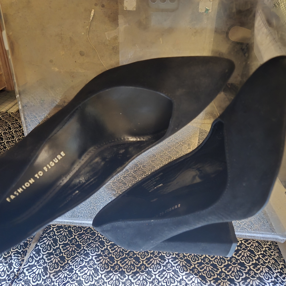 Fashion to Figure Black Heels Sleek Design
